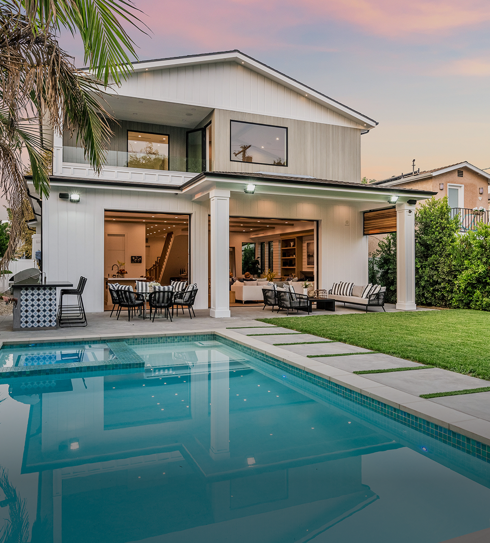 Luxury-Home-Exterior-Yard-with-Pool